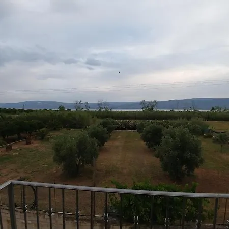 Tra Mare E Foce Varano